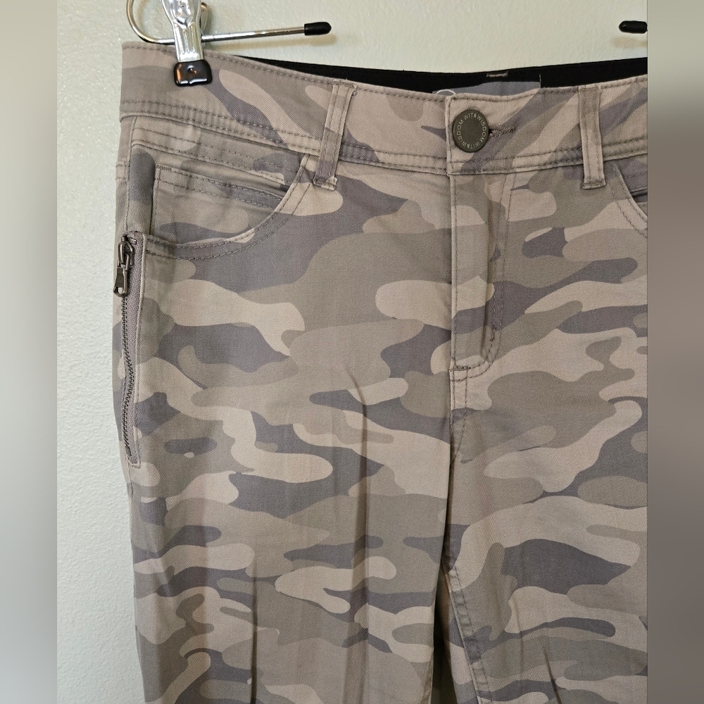 NWOT Wit & Wisdom Gray Camo Skinnies Size 8 - Picture 3 of 4